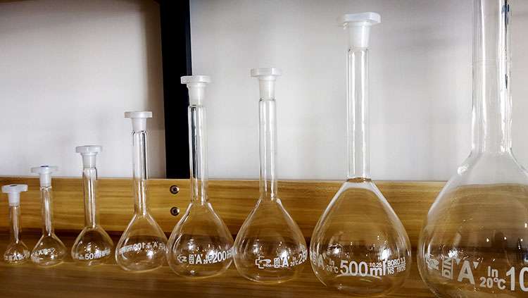 clear glass volumetric flask